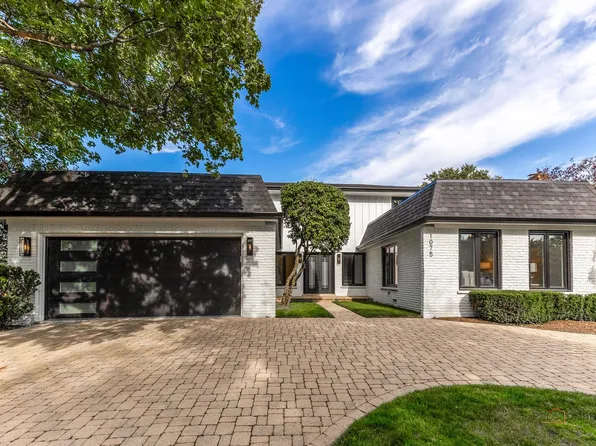 1075 Heather Rd, Deerfield, IL 60015