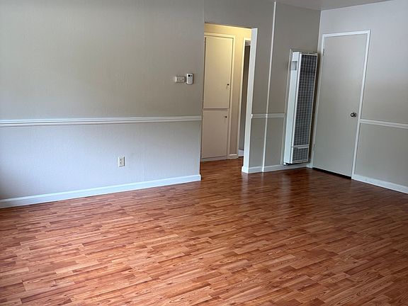 5th image of 1422 Sutterville Rd APT 1