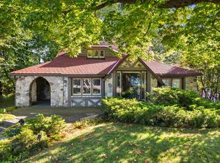 316 Park Ave, Charlevoix, MI 49720