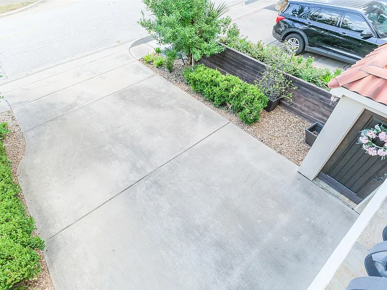 166 Reinicke St — Photo 9