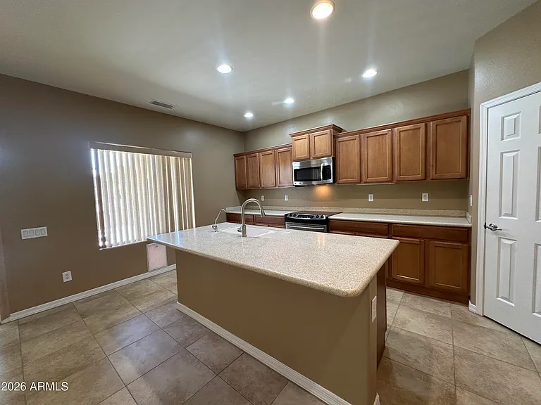 2138 W Marconi Ave — Photo 10