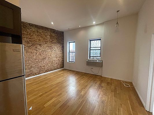 5th image of 12 Spencer Pl #4L