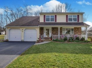 25 Parkway Dr, Hackettstown, NJ 07840