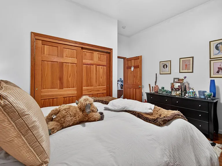 2nd Floor bedroom.