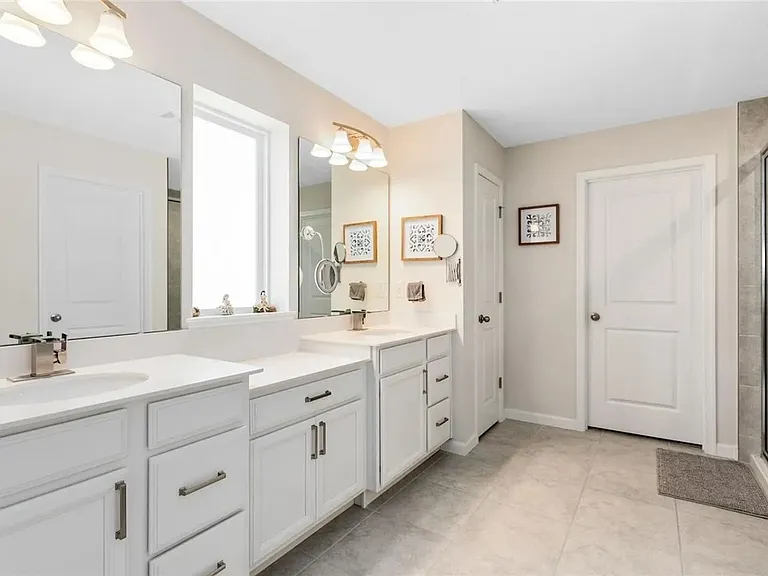 100 Lavenna Ave — Photo 11