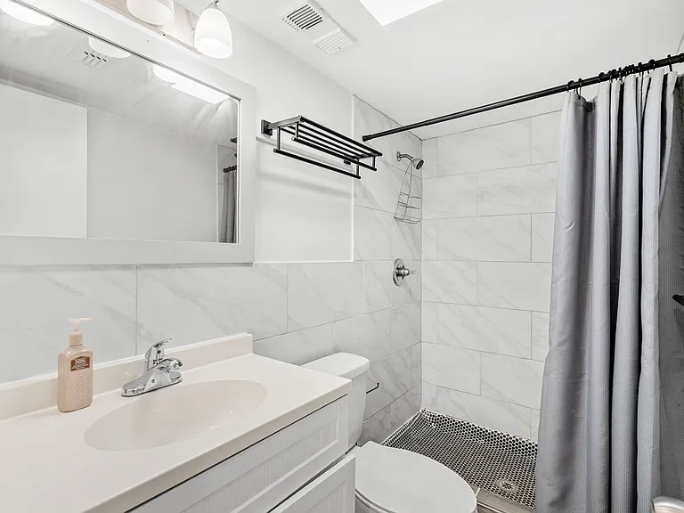 1318 S Miramar Ave #208 — Photo 19