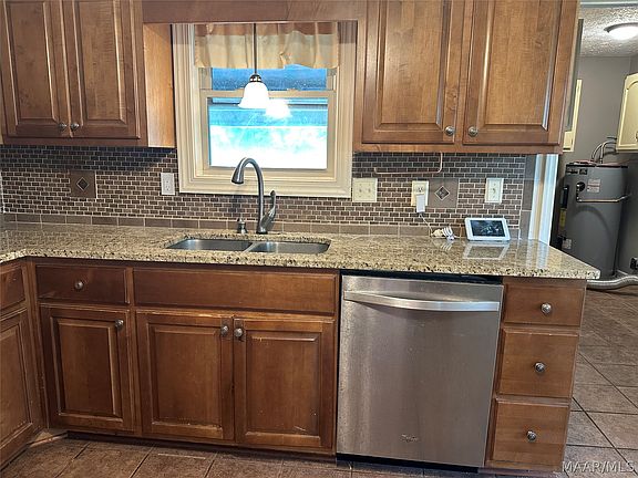 5th image of 578 Ridgefield Dr