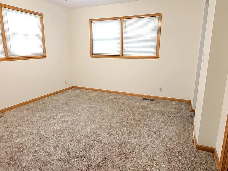 14411 W Maple St — Photo 32