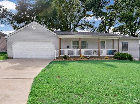 120 Country Life Dr, O'Fallon, MO 63366