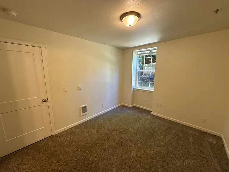 200 Railroad Ave #8 — Photo 13