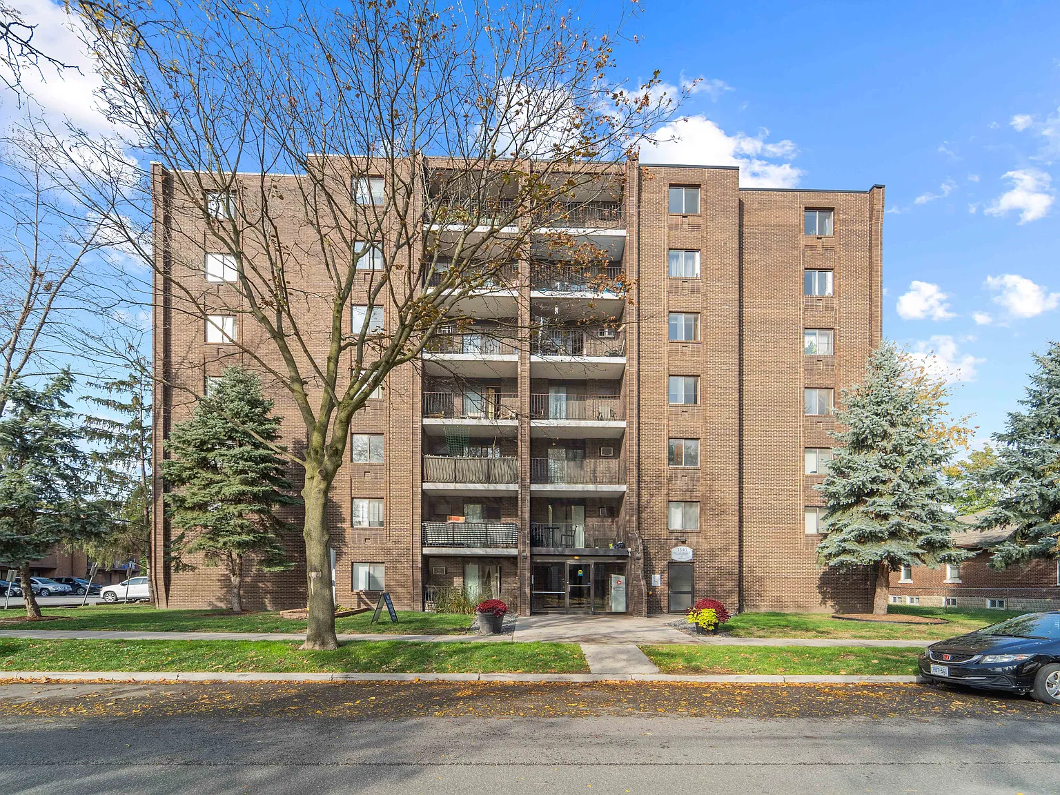 Frances Tower Apartments — Photo 3