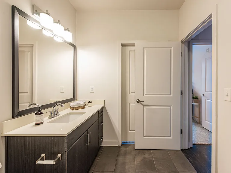 Station R Apartments — Photo 17
