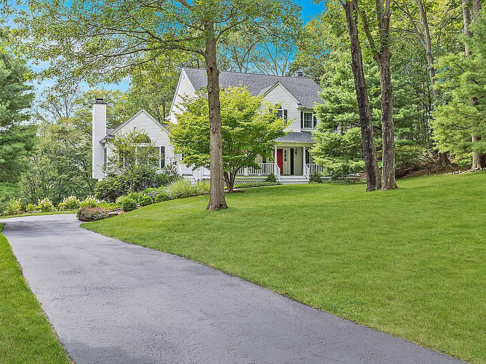 1st image of 7 Giordano Dr
