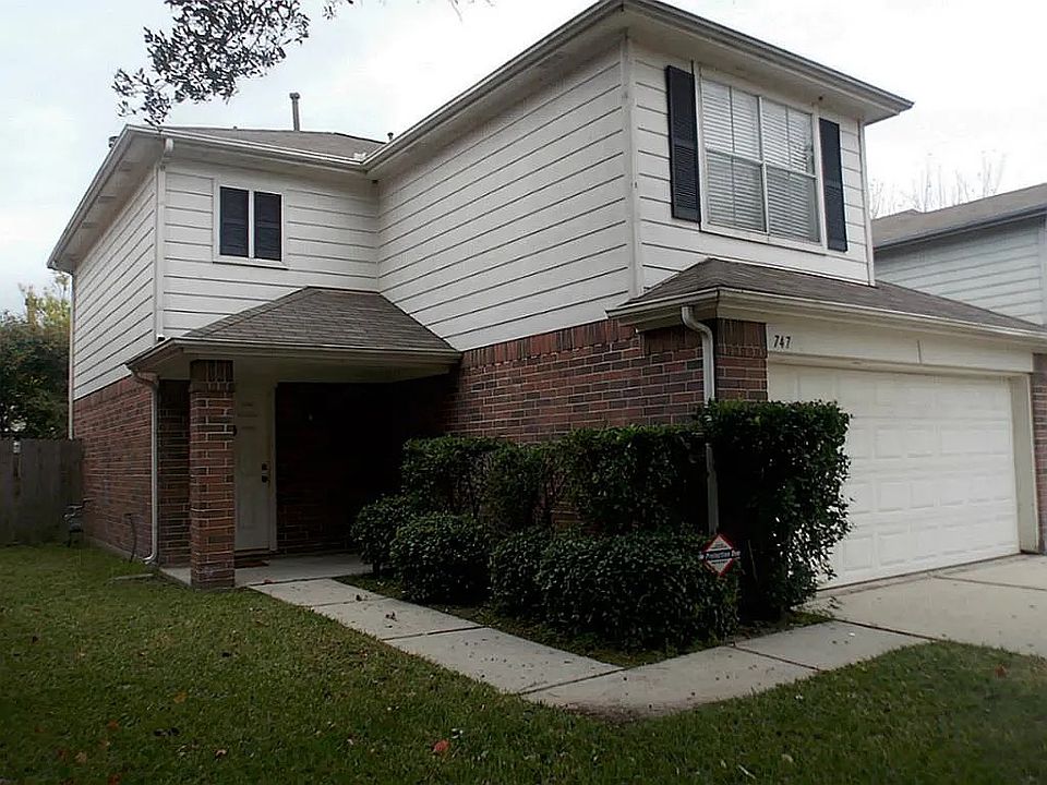 1st image of 747 Oak West Dr