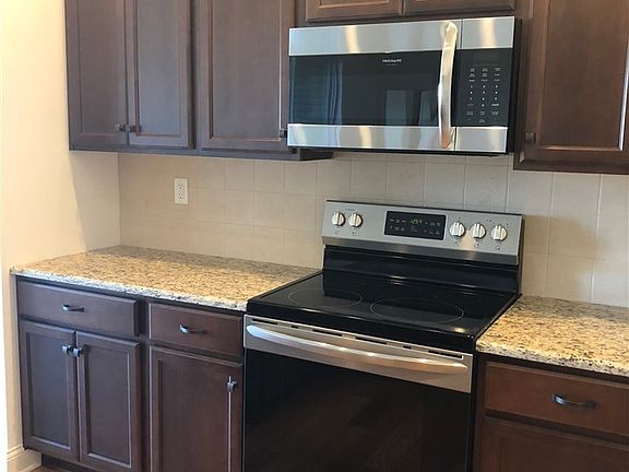5th image of 8 New Heron Dr