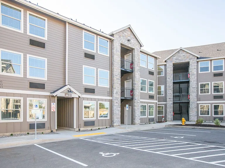 Q1 Apartments — Photo 34