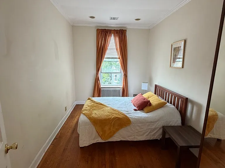 110 Hauxhurst Ave — Photo 5