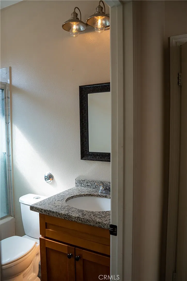 4 bed, 2370 sqft, $4,900 — Photo 4