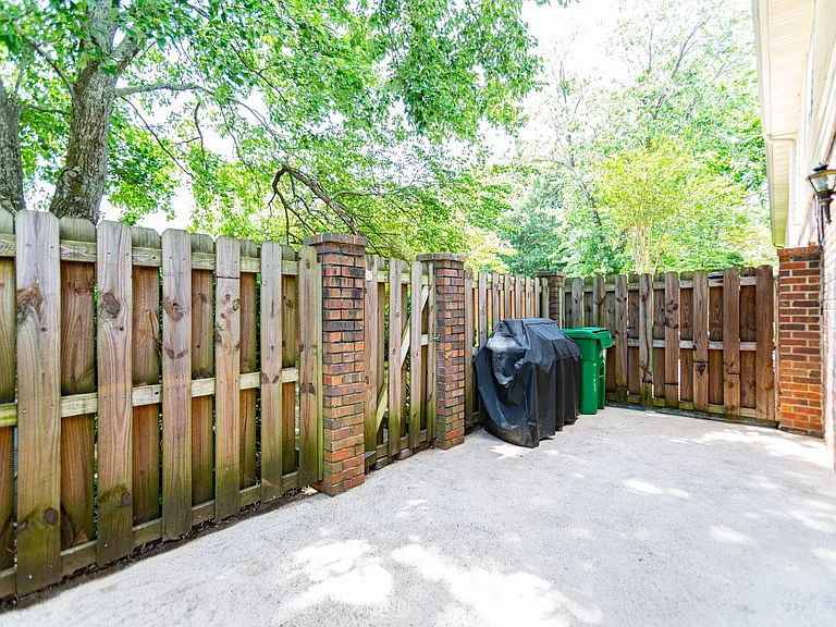 2446 Lehaven Dr — Photo 31