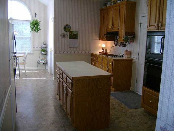 4th image of 2310 Friars Gate Dr