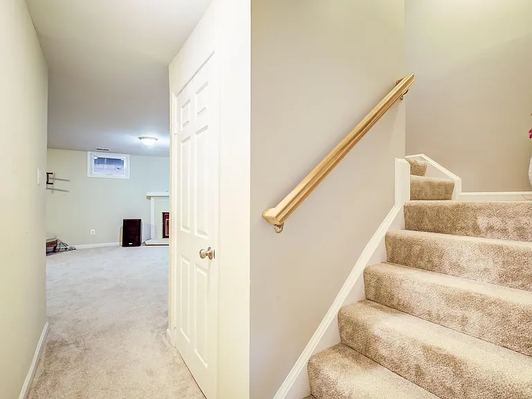 7112 Lake Cove Dr — Photo 43