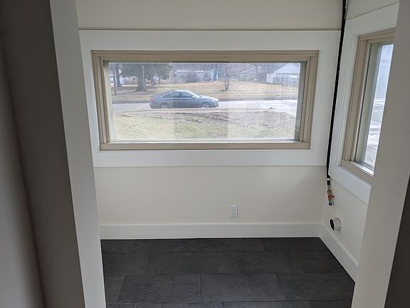 4th image of 6044 Glenis St