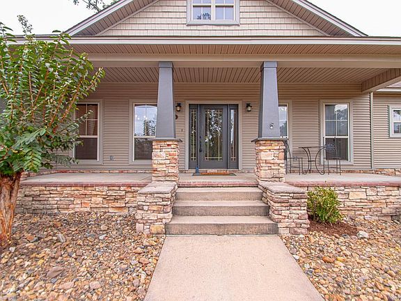3rd image of 1124 Churchill Dr