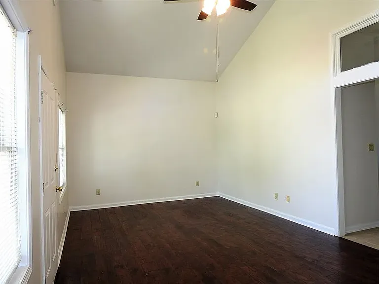 1810 Magazine St — Photo 19