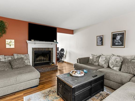 3rd image of 252 Spencer Rd