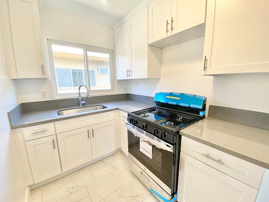 Studio, 650 sqft, $1,695 — Photo 2