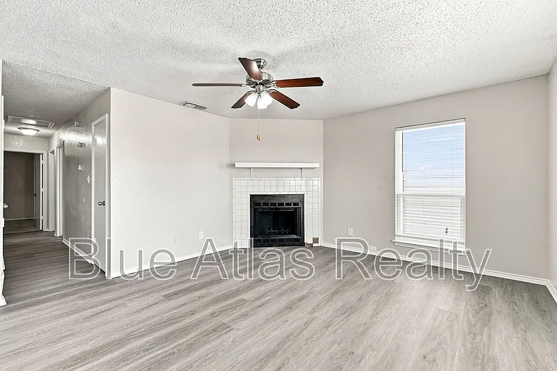 3 bed, 2.0 bath, 1030 sqft, $1,395 — Photo 4