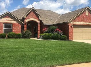 3304 Canton Trl, Yukon, OK 73099