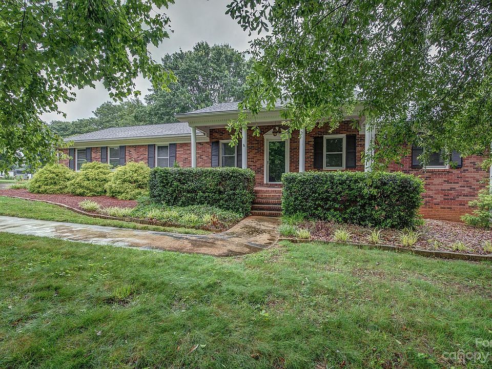 1st image of 3021 Longwood Dr