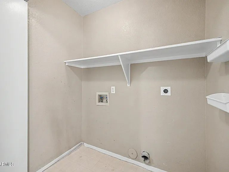 3311 E San Angelo Ave — Photo 22