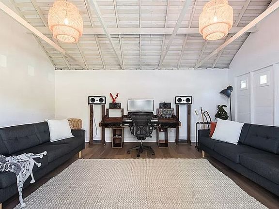 5th image of 11606 Kling St
