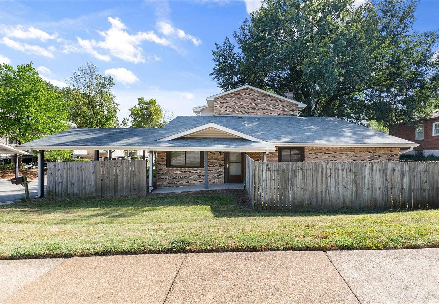 885 Lionsgate Dr, Saint Louis, MO 63130 | Zillow