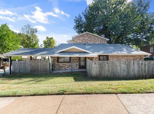 885 Lionsgate Dr, Saint Louis, MO