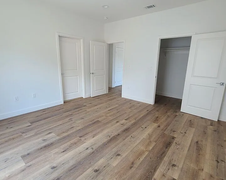 13824 Bessemer St — Photo 24