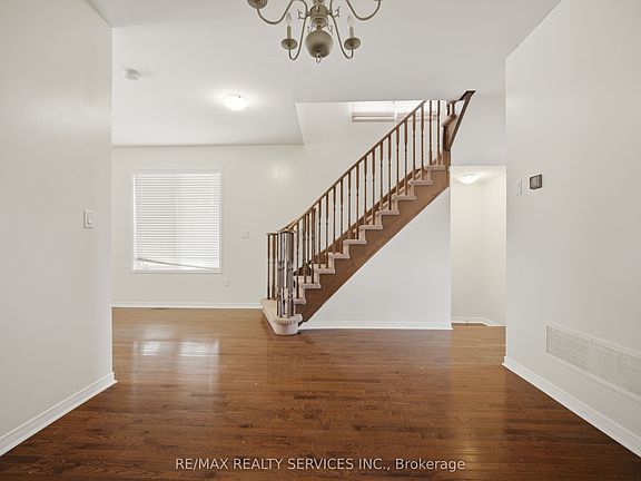 5th image of 98 Teal Crest Cir
