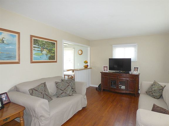 4th image of 911 Canterbury Dr
