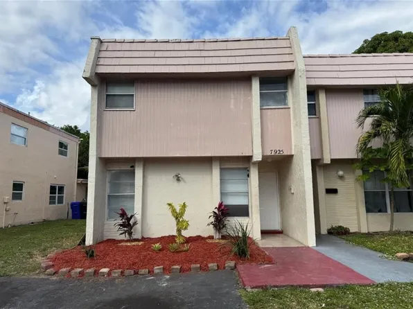 7925 SW 9th St, North Lauderdale, FL 33068