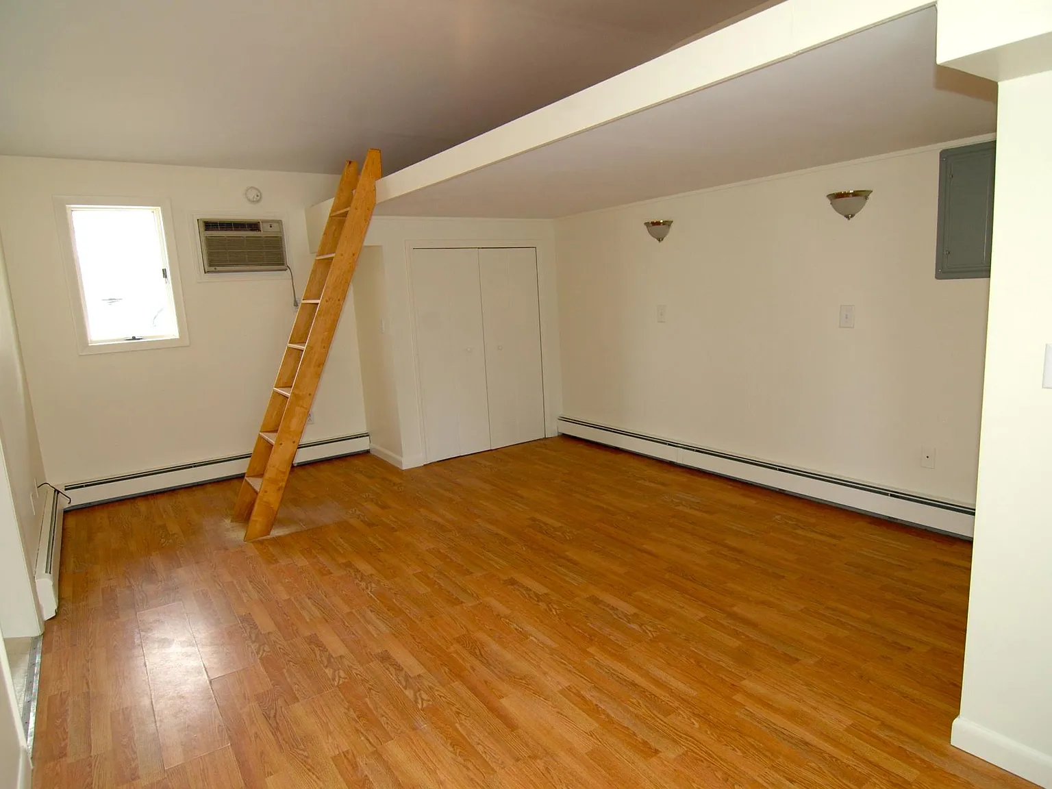 Studio, $1,900 — Photo 3