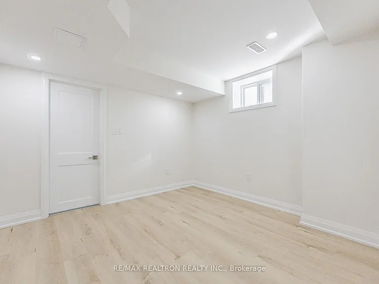 91 McRoberts Cres — Photo 17