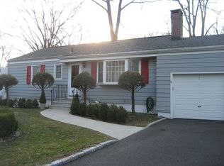 98 Havemeyer Ln, Old Greenwich, CT 06870