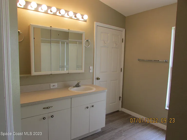 700 Benton Dr — Photo 16