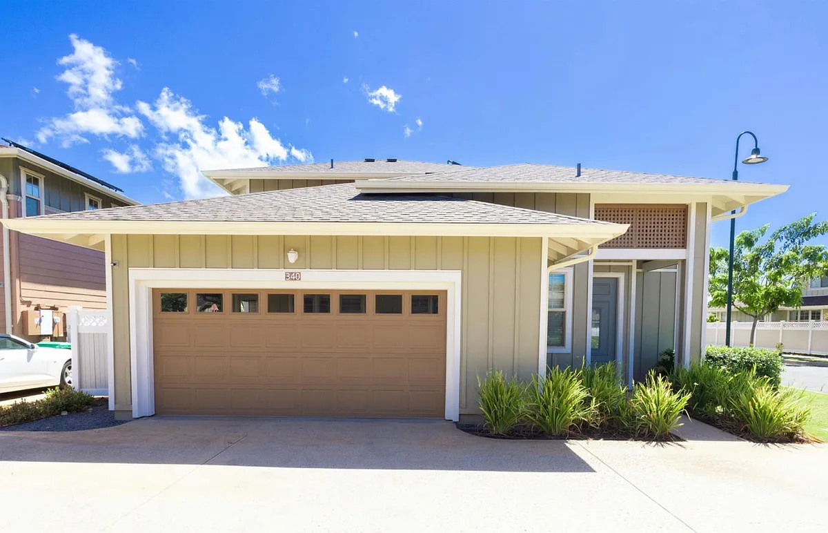 Two car garage - 340 Kahoma Village Loop