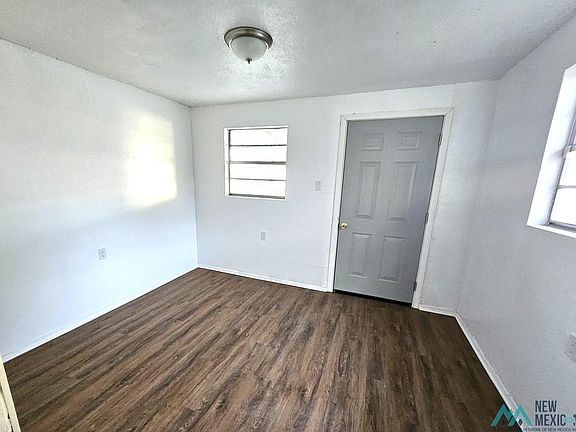5th image of 613 S Aspen Ave