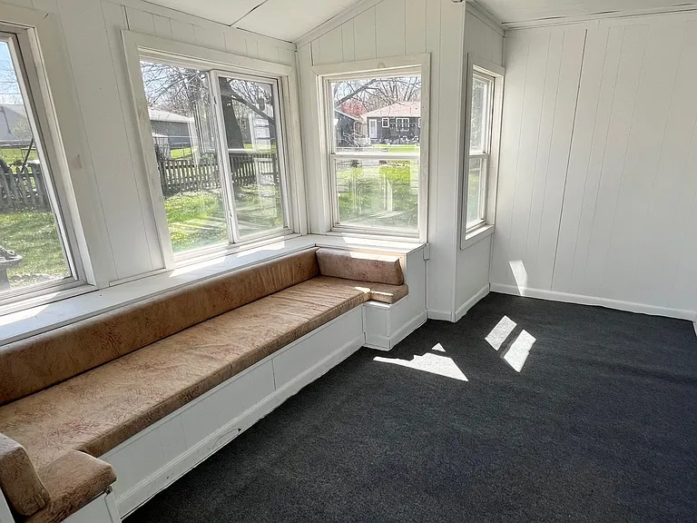 Porch with window seating
