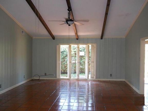 2nd image of 305 Baycliff Dr