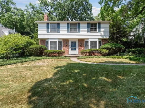 4144 Sheraton Rd, Ottawa Hills, OH 43606